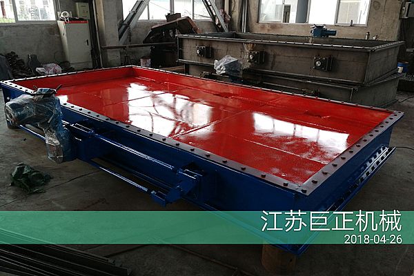 擋板門出庫發(fā)貨，打包完工出發(fā)了